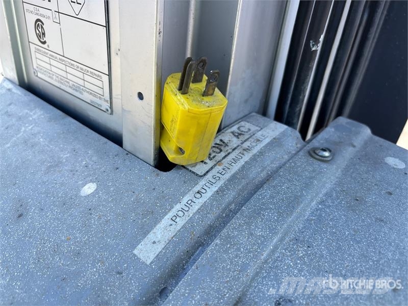 JLG 20MVL Vertical Mast Lift Personenaufzüge