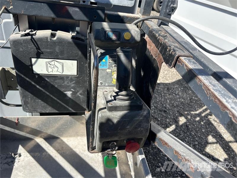 JLG 20MVL Vertical Mast Lift 垂直昇降型リフト
