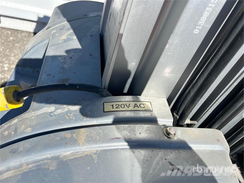 JLG 20MVL Vertical Mast Lift 垂直昇降型リフト