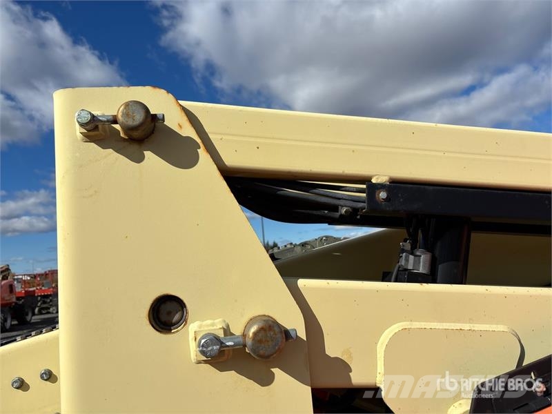 JLG 340AJ 4WD LPG Articulating Boom Lift رافعات سلة مفصلية