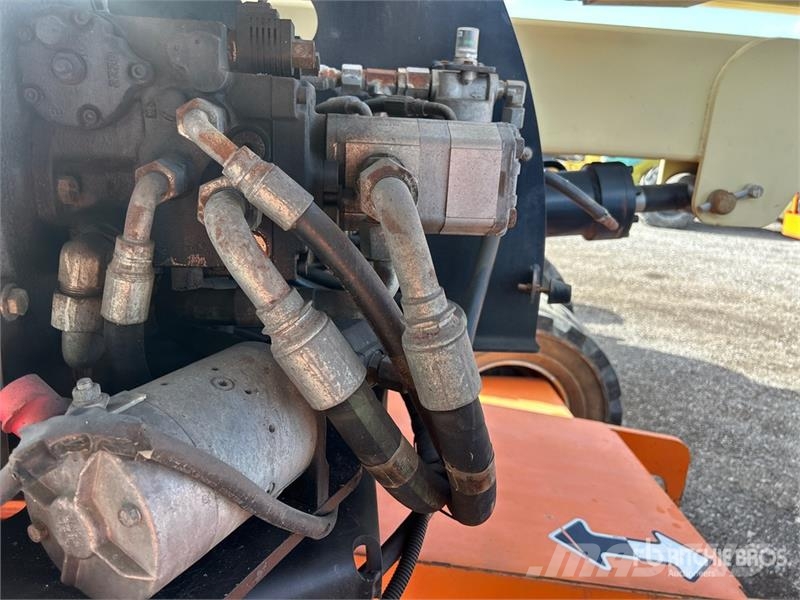 JLG 450 AJ Series II 관절형 전동이동 리프트