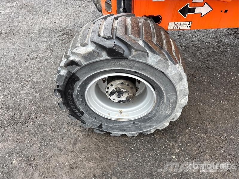JLG 450AJ 4WD Dual Fuel Articulating Boom Lift Kloubové plošiny