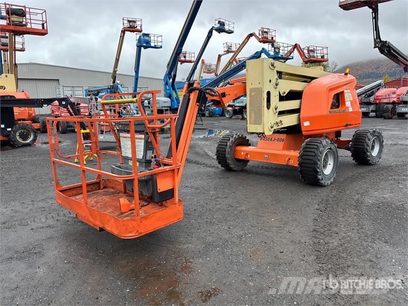 JLG 450AJ 4WD Dual Fuel Articulating Boom Lift Kloubové plošiny