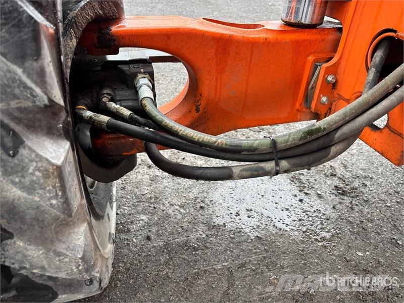 JLG 450AJ 4WD Dual Fuel Articulating Boom Lift Kloubové plošiny