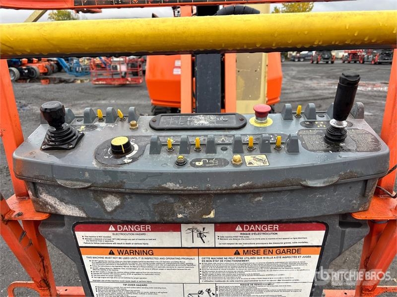 JLG 450AJ 4WD Dual Fuel Articulating Boom Lift Kloubové plošiny