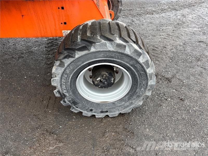JLG 450AJ 4WD Dual Fuel Articulating Boom Lift Kloubové plošiny