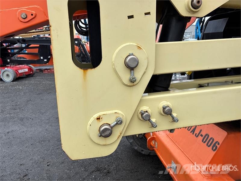 JLG 450AJ 4WD Dual Fuel Articulating Boom Lift Kloubové plošiny