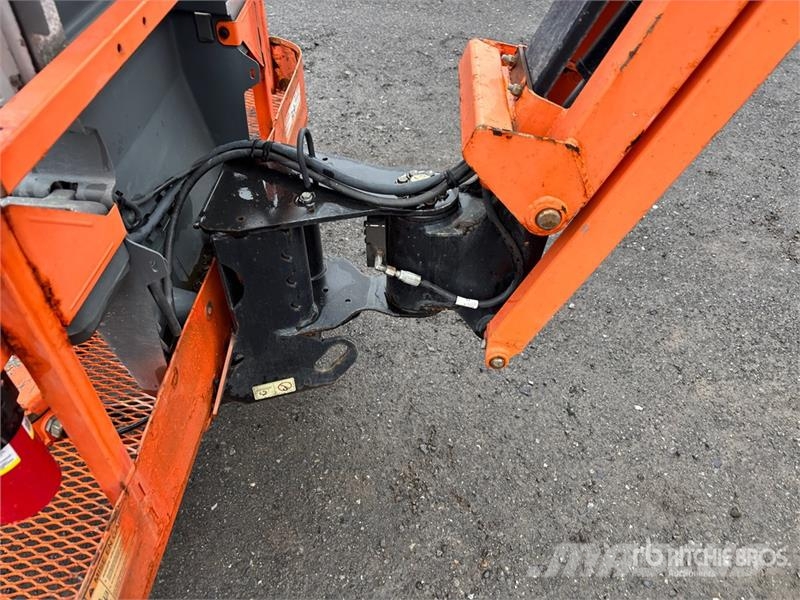 JLG 450AJ 4WD Dual Fuel Articulating Boom Lift Kloubové plošiny