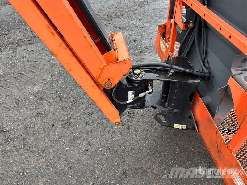 JLG 450AJ 4WD Dual Fuel Articulating Boom Lift Kloubové plošiny