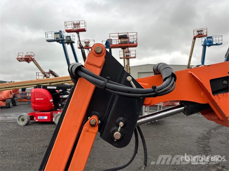 JLG 450AJ 4WD Dual Fuel Articulating Boom Lift Kloubové plošiny