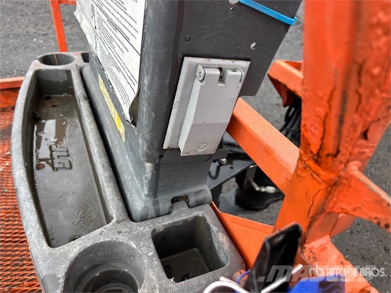 JLG 450AJ 4WD Dual Fuel Articulating Boom Lift Kloubové plošiny