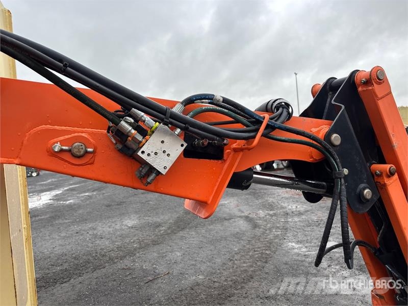 JLG 450AJ 4WD Dual Fuel Articulating Boom Lift Kloubové plošiny