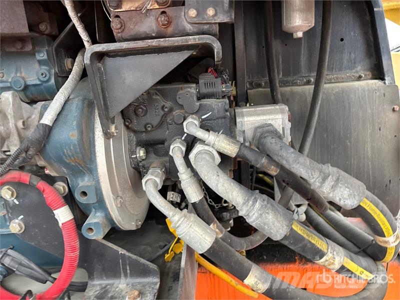 JLG 450AJ 4WD Dual Fuel Articulating Boom Lift Kloubové plošiny
