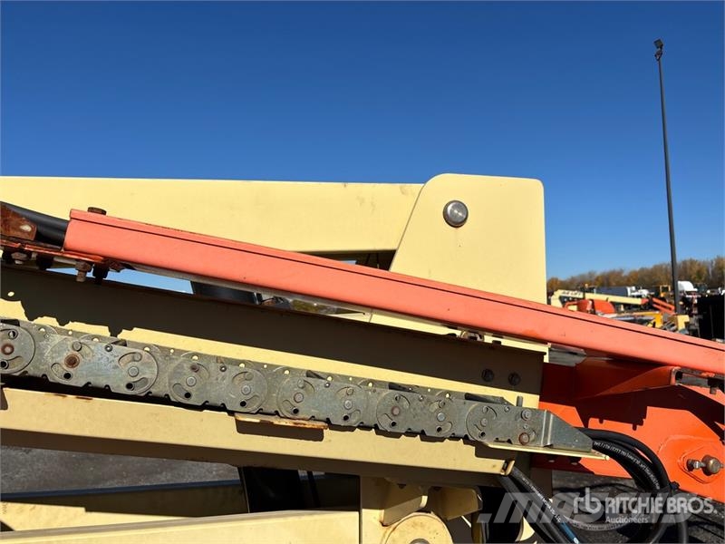 JLG 450AJ Series II 4WD Dual Fuel Articulating Boom Li Plataforma de trabajo articulada