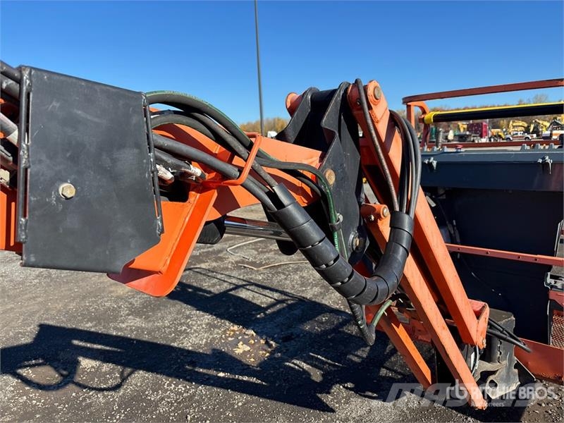 JLG 450AJ Series II 4WD Dual Fuel Articulating Boom Li Plataforma de trabajo articulada