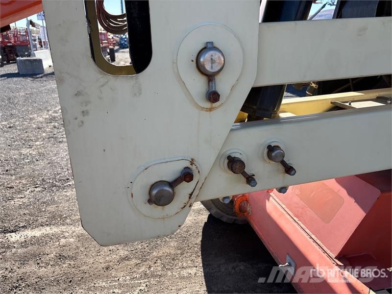 JLG 450AJ Series II 4WD Dual Fuel Articulating Boom Li Plataforma de trabajo articulada
