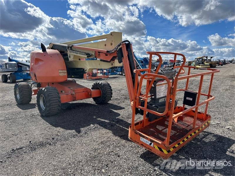 JLG 450AJ Series ll 4WD Diesel Articulating Boom Lift رافعات سلة مفصلية