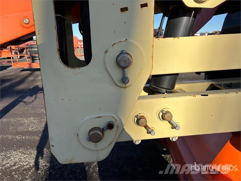JLG 450AJ Series ll 4WD Dual Fuel Articulating Boom Li Karos emelők