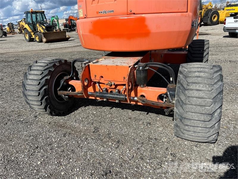 JLG 450AJ Series ll 4WD Diesel Articulating Boom Lift رافعات سلة مفصلية