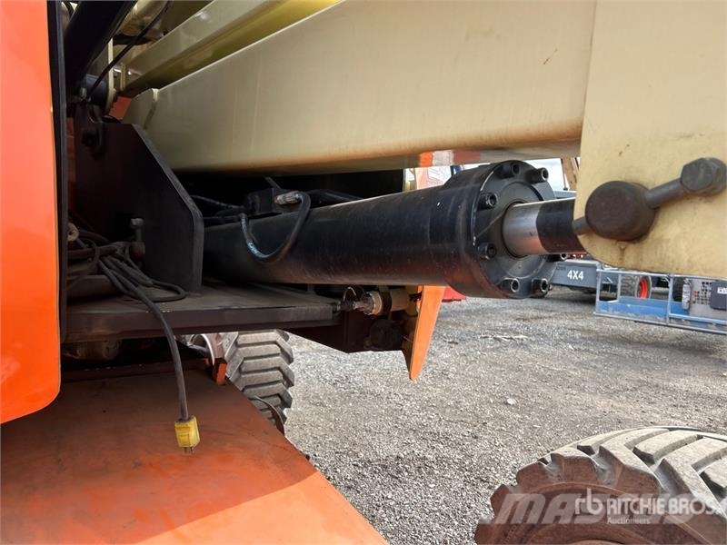 JLG 450AJ Series ll 4WD Dual Fuel Articulating Boom Li Karos emelők