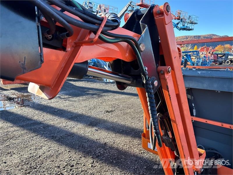 JLG 450AJ Series ll 4WD Dual Fuel Articulating Boom Li Karos emelők