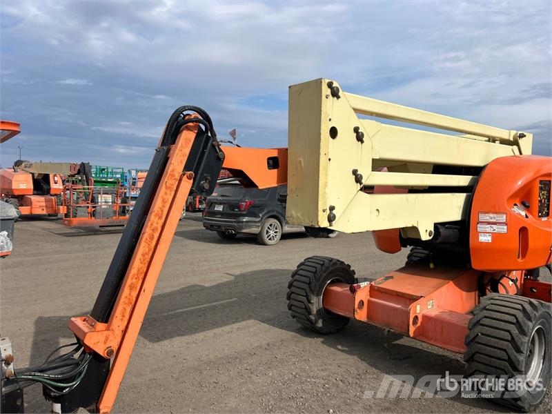 JLG 450AJ Series ll 4WD Dual Fuel Articulating Boom Li Karos emelők