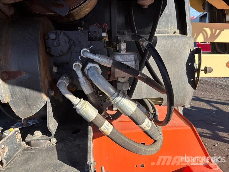 JLG 450AJ Series ll 4WD Dual Fuel Articulating Boom Li Nacele cu brat articulat