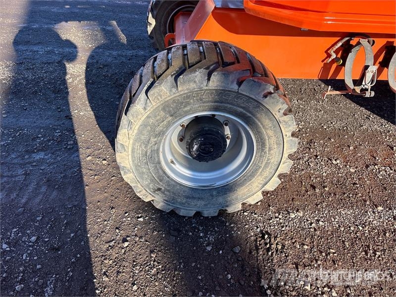 JLG 450AJ Series ll 4WD Dual Fuel Articulating Boom Li Karos emelők