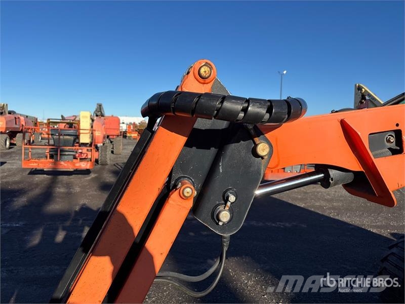 JLG 450AJ Series ll 4WD Dual Fuel Articulating Boom Li Karos emelők