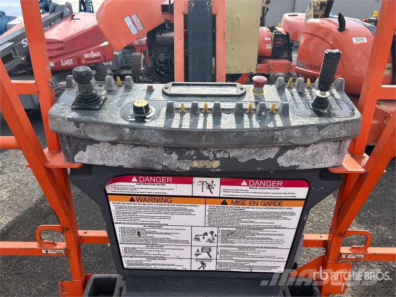 JLG 450AJ Series ll 4WD Dual Fuel Articulating Boom Li Karos emelők