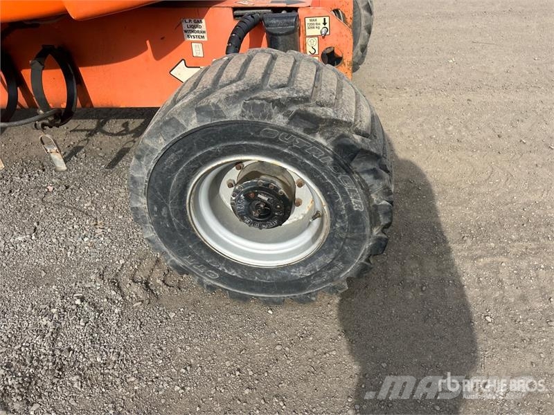 JLG 450AJ Series ll 4WD Dual Fuel Articulating Boom Li Karos emelők