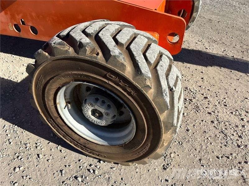 JLG 460SJ 4WD Dual Fuel Telescopic Boom Lift Nacelles télescopiques