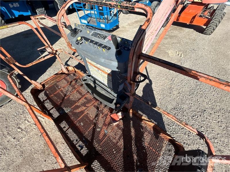 JLG 460SJ 4WD Dual Fuel Telescopic Boom Lift Nacelles télescopiques