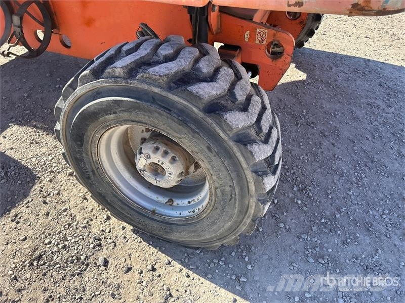 JLG 460SJ 4WD Dual Fuel Telescopic Boom Lift Nacelles télescopiques