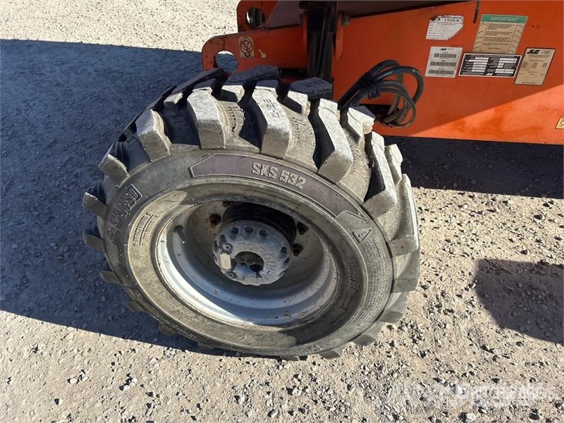 JLG 460SJ 4WD Dual Fuel Telescopic Boom Lift Nacelles télescopiques