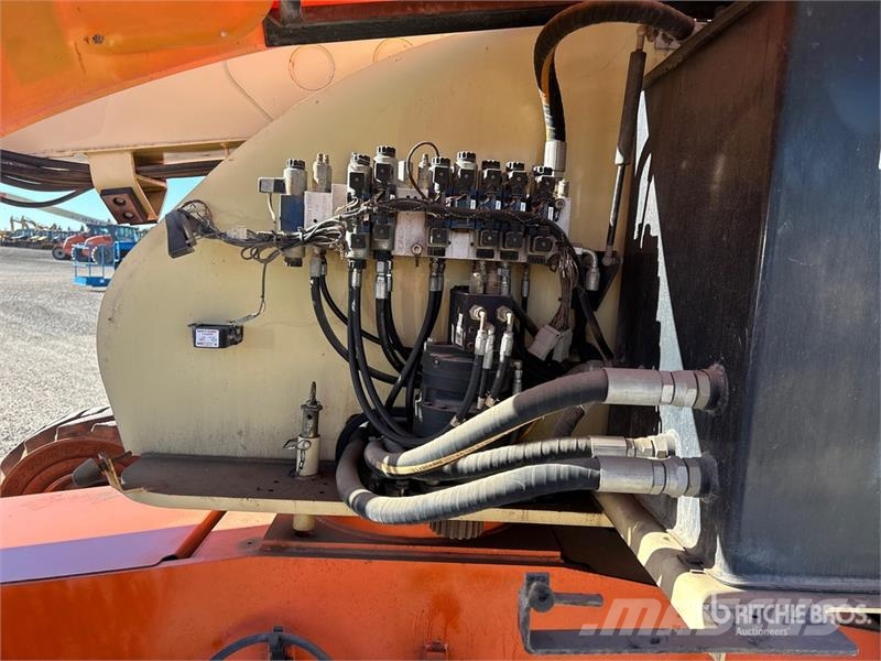 JLG 460SJ 4WD Dual Fuel Telescopic Boom Lift Nacelles télescopiques
