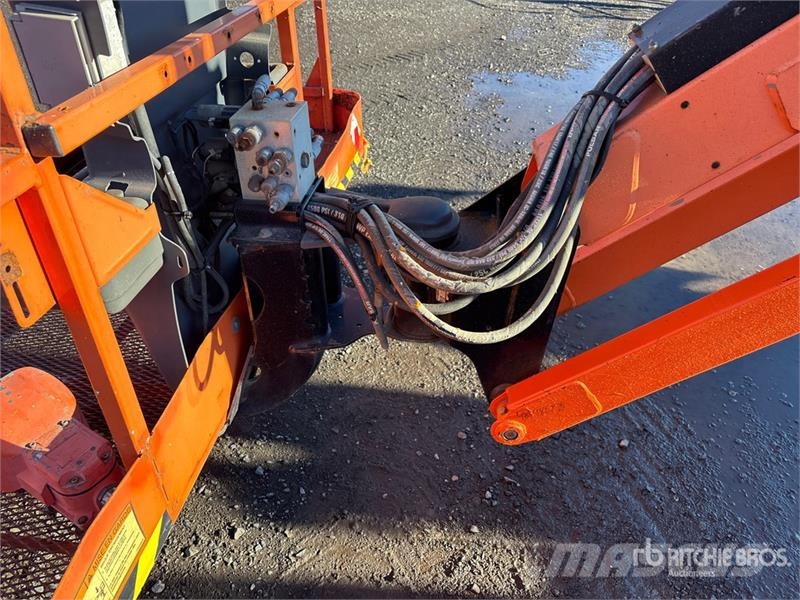 JLG 600 AJ DF 4WD Dual Fuel Articulating Boom Lift Nacele cu brat articulat