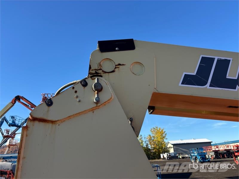 JLG 600 AJ DF 4WD Dual Fuel Articulating Boom Lift Nacele cu brat articulat