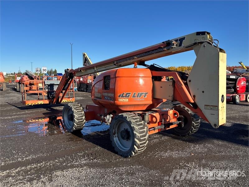 JLG 600 AJ DF 4WD Dual Fuel Articulating Boom Lift Articulated boom lifts
