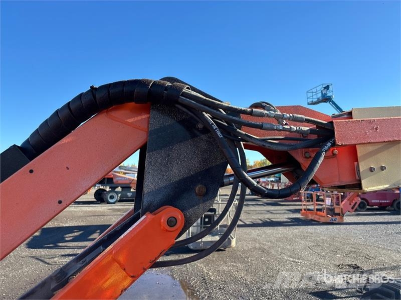 JLG 600 AJ DF 4WD Dual Fuel Articulating Boom Lift Nacele cu brat articulat