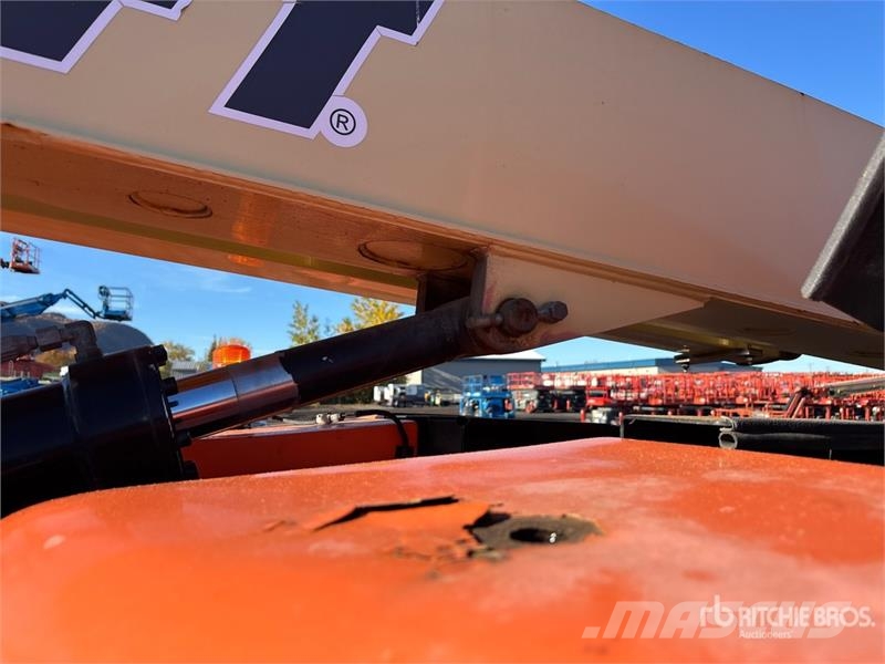 JLG 600 AJ DF 4WD Dual Fuel Articulating Boom Lift Nacele cu brat articulat