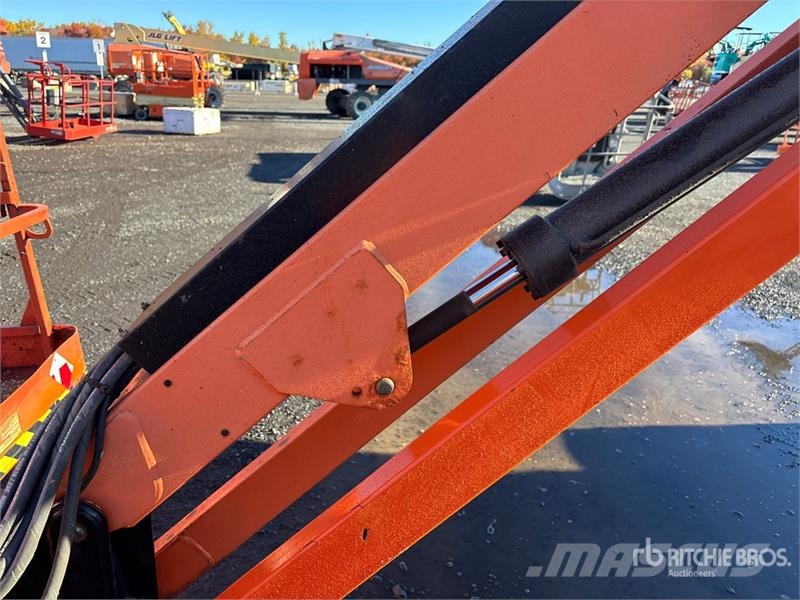 JLG 600 AJ DF 4WD Dual Fuel Articulating Boom Lift Nacele cu brat articulat