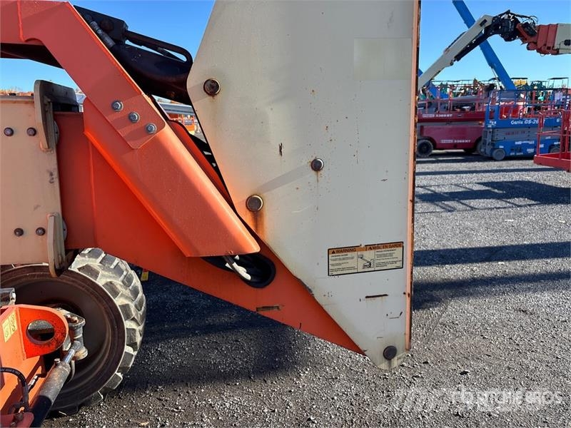 JLG 600 AJ DF 4WD Dual Fuel Articulating Boom Lift Nacele cu brat articulat