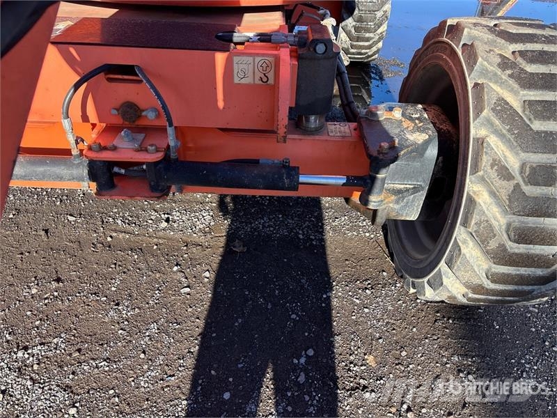 JLG 600 AJ DF 4WD Dual Fuel Articulating Boom Lift Nacele cu brat articulat