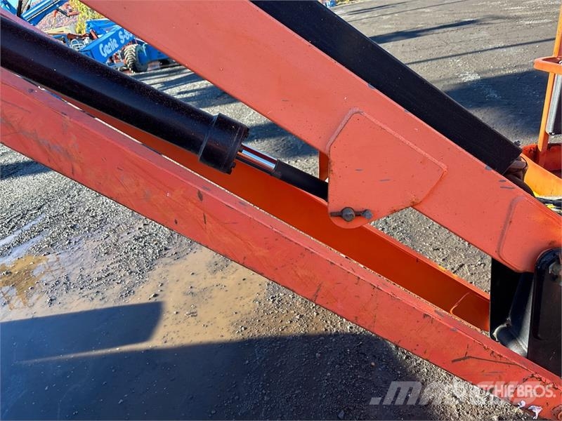 JLG 600 AJ DF 4WD Dual Fuel Articulating Boom Lift Nacele cu brat articulat