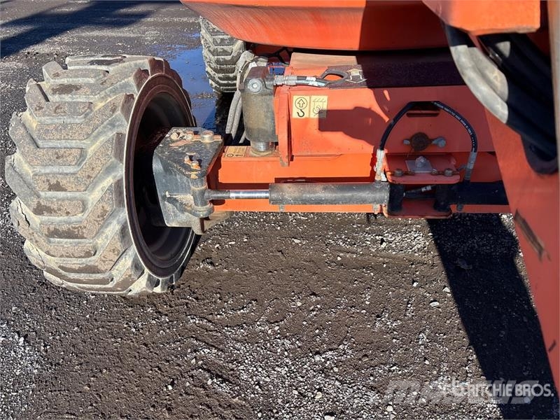 JLG 600 AJ DF 4WD Dual Fuel Articulating Boom Lift Nacele cu brat articulat