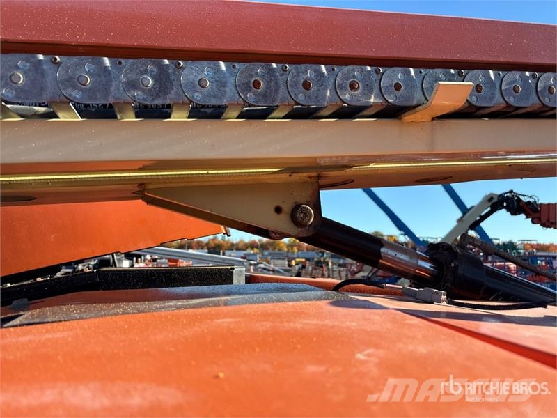 JLG 600 AJ DF 4WD Dual Fuel Articulating Boom Lift Nacele cu brat articulat