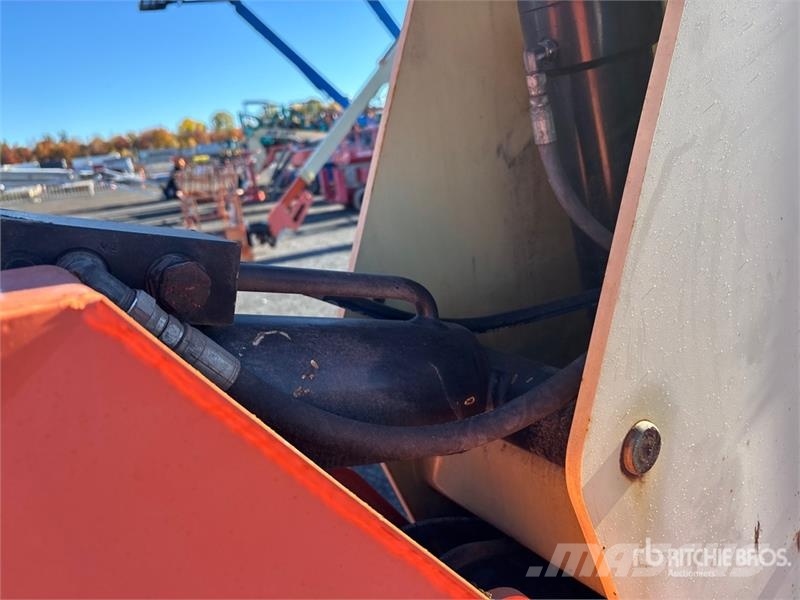 JLG 600 AJ DF 4WD Dual Fuel Articulating Boom Lift Nacele cu brat articulat
