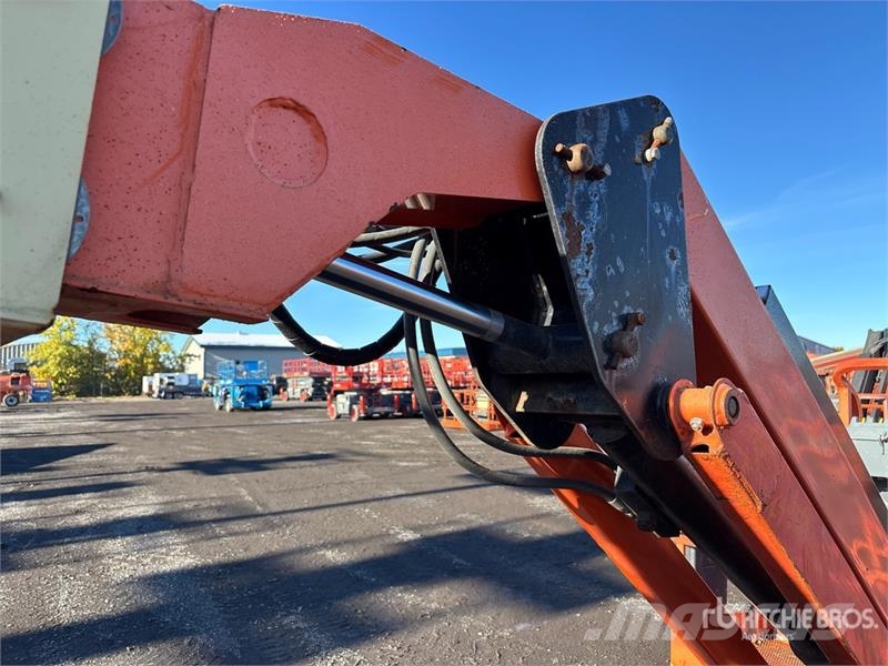 JLG 600 AJ DF 4WD Dual Fuel Articulating Boom Lift Nacele cu brat articulat
