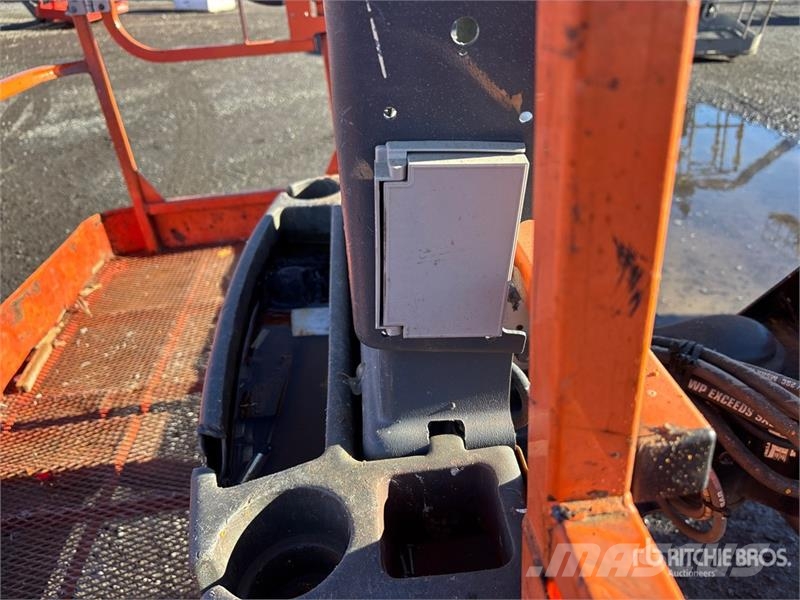 JLG 600 AJ DF 4WD Dual Fuel Articulating Boom Lift Nacele cu brat articulat